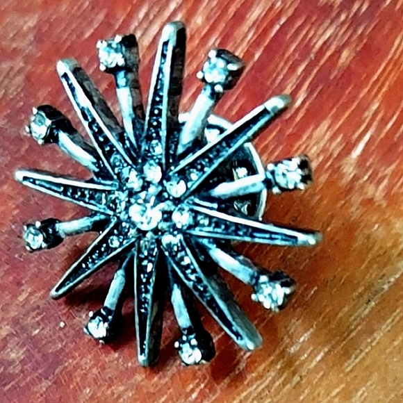 ♥️SOLD ❤️NWT Vintage Style FIVE Snowflakes Stars Crystal & metal pins - Picture 10 of 11